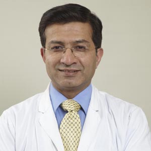 проконсультируйтесь с доктором Бипином Сварном Валией, лучшим хирургом позвоночника и нейрохирурговой больницей в Дели, Индия