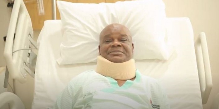 السيد ألوي مبانفو أولاسي، نيجيريا جراحة العمود الفقري مستشفى نانافاتي مومباي